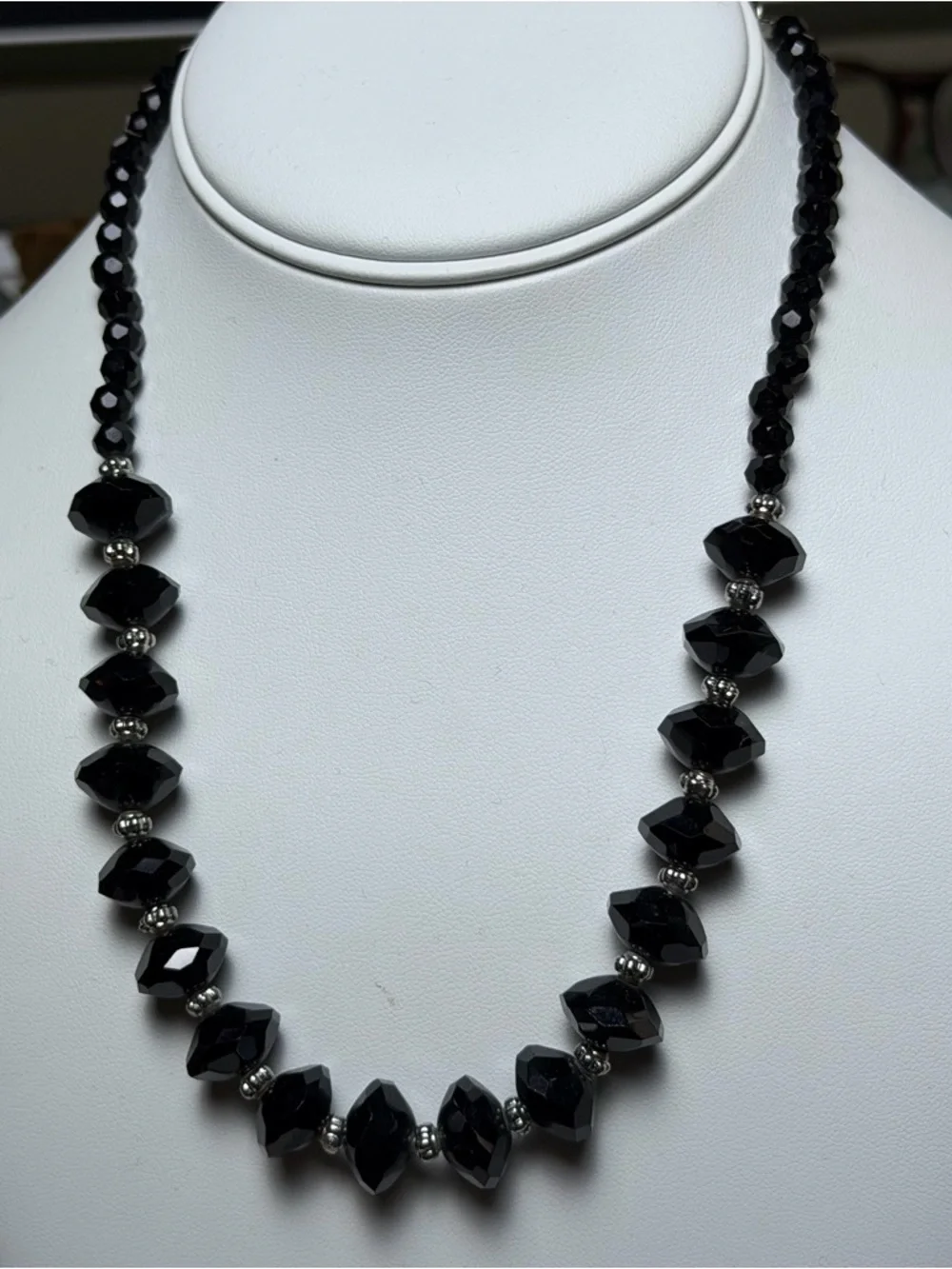 18” Black Faceted Glass Bead Necklace Silver Tone Graduated Elegant Statement